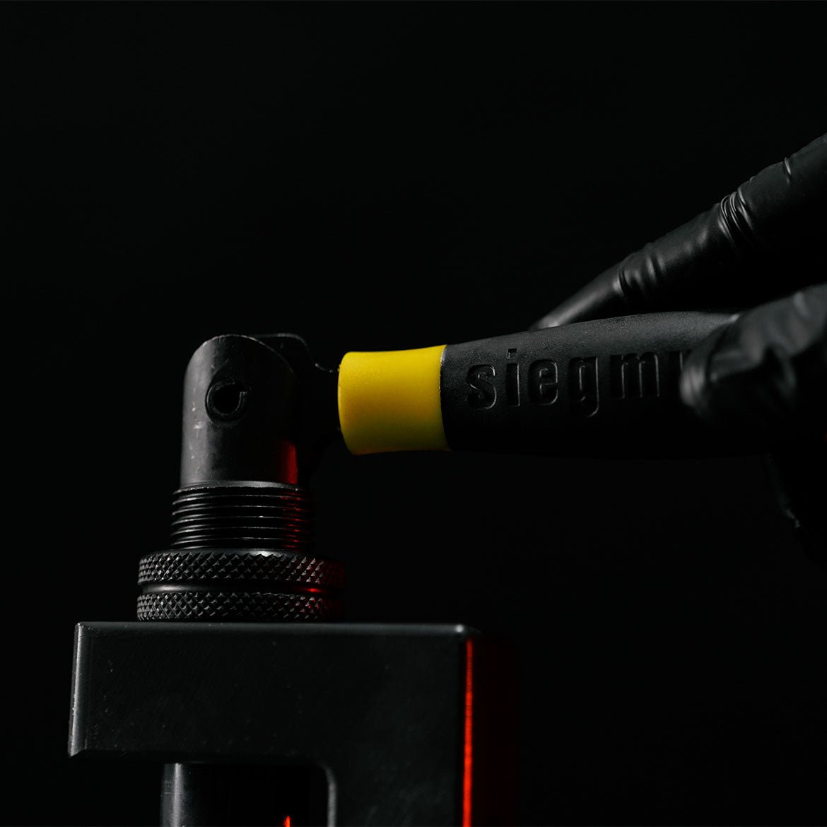 US280516: Fast Clamping Bolt with Handle (Burnished) - 28mm Imperial Series Welding Table Accessories by Siegmund - The Flattest, Most Reliable Welding Tables & Fixturing Accessories in the World