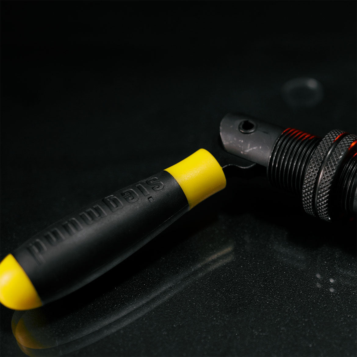 US280516: Fast Clamping Bolt with Handle (Burnished) - 28mm Imperial Series Welding Table Accessories by Siegmund - The Flattest, Most Reliable Welding Tables & Fixturing Accessories in the World